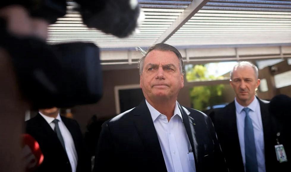 'Não existe adulteração da minha parte, eu não tomei a vacina', diz Bolsonaro após operação da PF