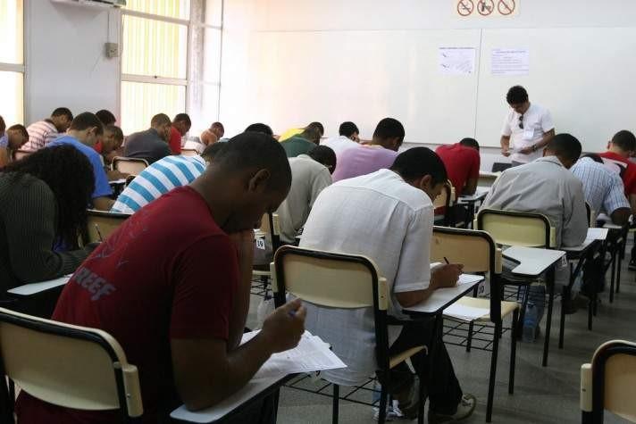 ES tem cerca de 600 vagas abertas em concursos com salários de até R$ 33.830