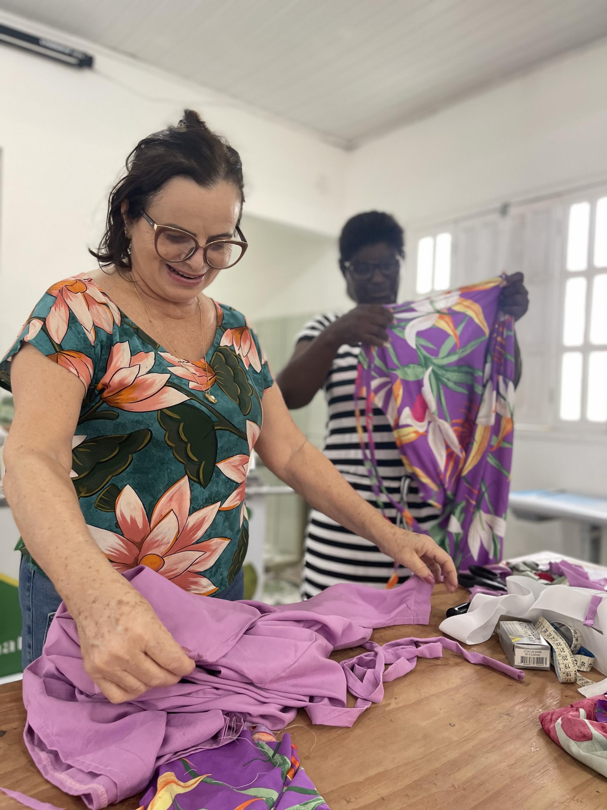 Mulheres quilombolas do Morro da Arara concluem curso de corte e costura e planejam ampliar ateliê, em São Mateus, ES