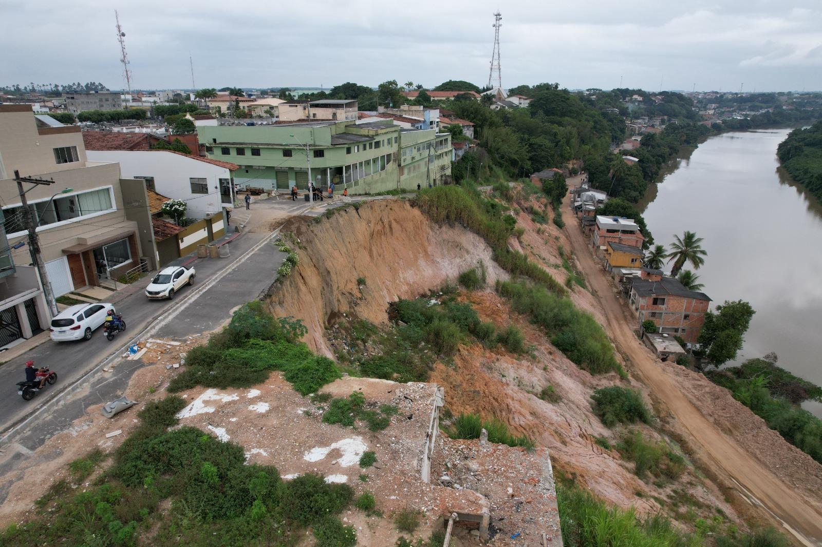 Sondagem para estudo de solo para obra de contenção na Ladeira do Besouro, em São Mateus, começou nesta sexta-feira (12)