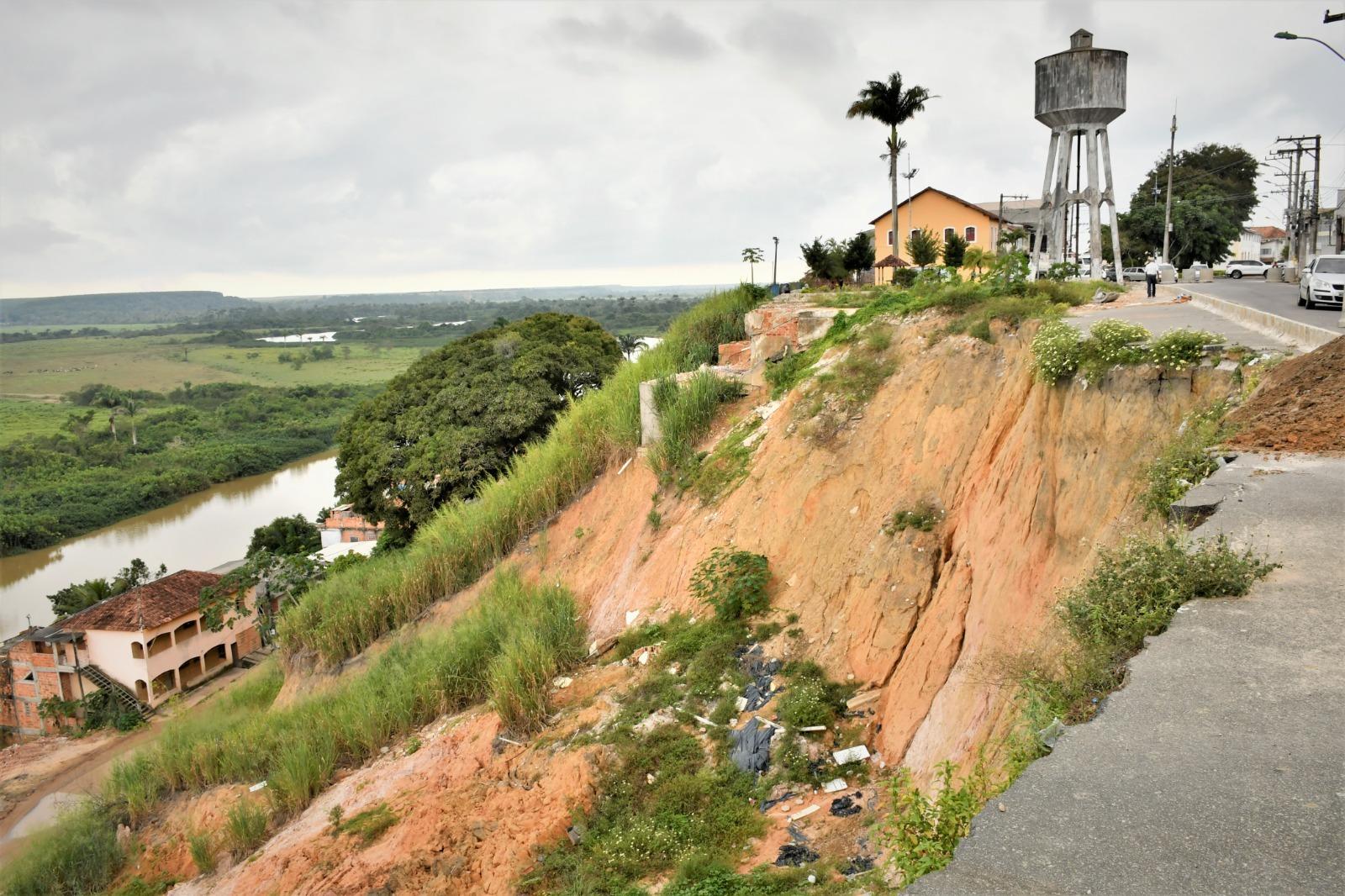 Sondagem para estudo de solo para obra de contenção na Ladeira do Besouro, em São Mateus, começou nesta sexta-feira (12)