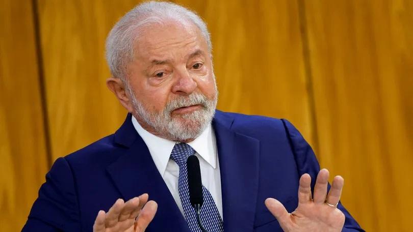 Lula deve passar por cirurgia até julho para corrigir problema no fêmur