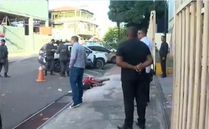 Homem vai à igreja, ganha Bíblia de fiéis, volta para roubar bicicleta e é baleado por segurança, no ES