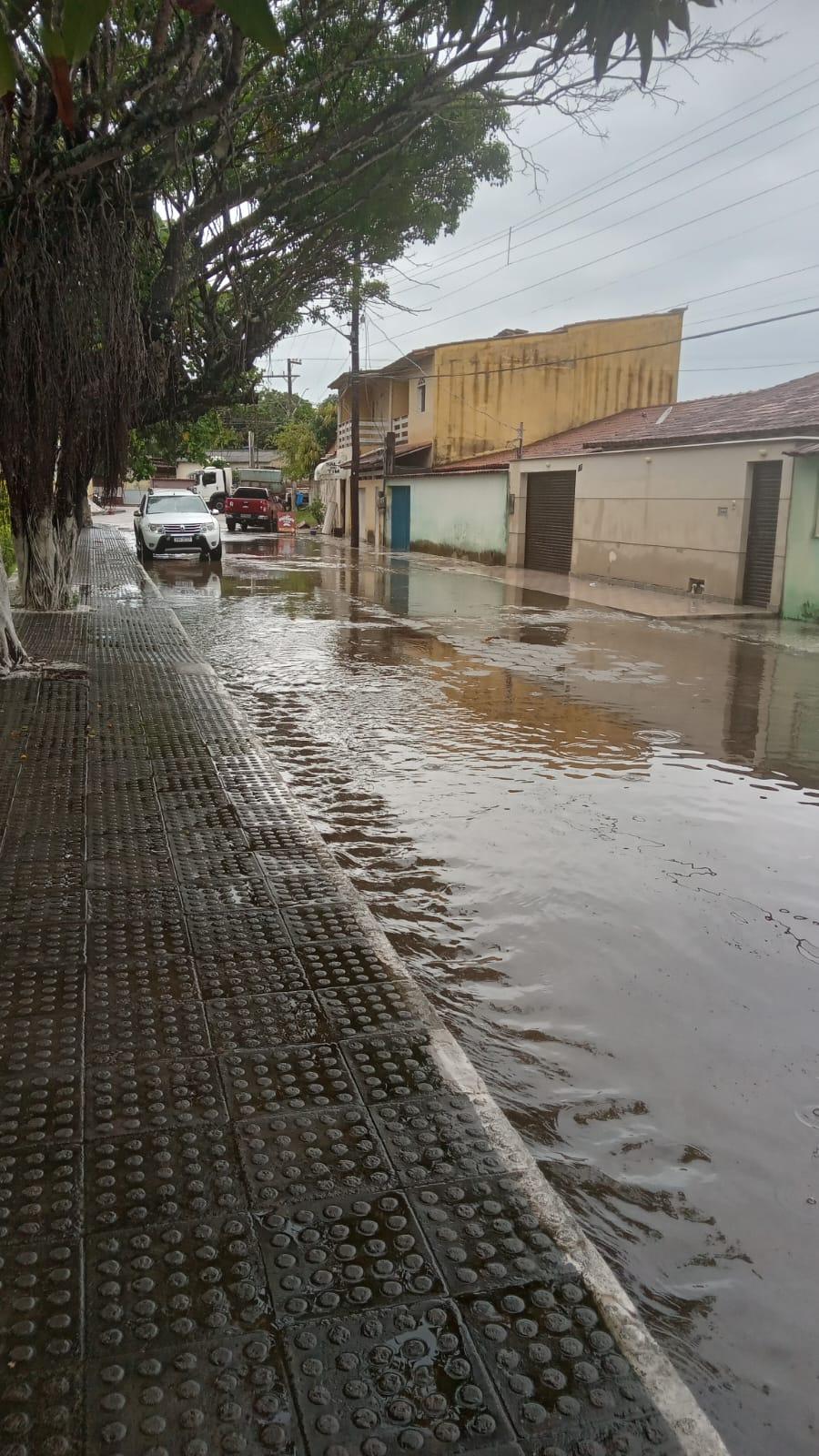 Vereadora Camila cobra solução para acabar com as inundações na Pracinha do Marcílio Dias II, em Conceição da Barra, ES