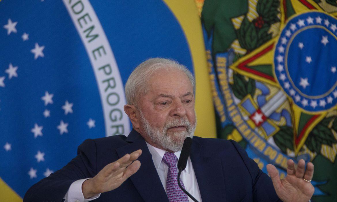 Lula inaugura obra do trecho da Ferrovia de Integração Oeste-Leste