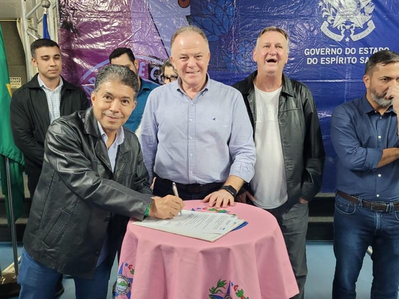 Domingos Martins, ES, recebe obras de calçamento rural e melhorias em escola