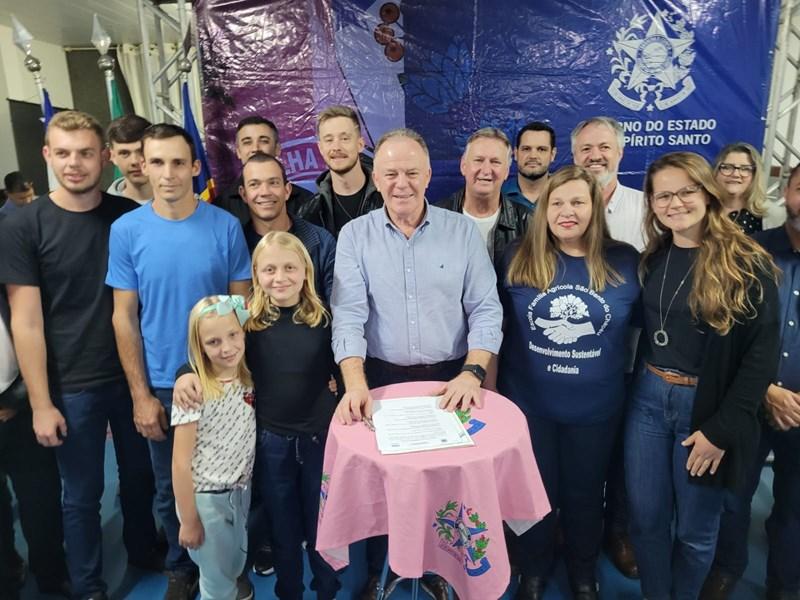 Domingos Martins, ES, recebe obras de calçamento rural e melhorias em escola