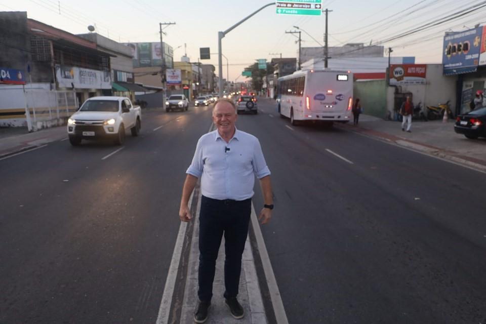 Casagrande visita obras na Avenida Abido Saadi e do Contorno de Jacaraípe, na Serra, ES