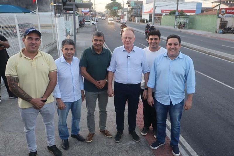 Casagrande visita obras na Avenida Abido Saadi e do Contorno de Jacaraípe, na Serra, ES