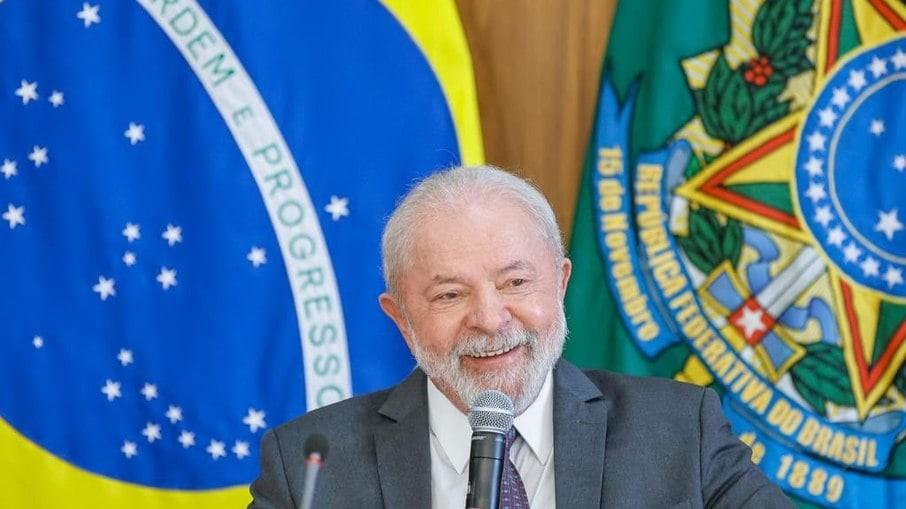 Lula volta a prometer isenção do IR para quem ganha até R$ 5 mil