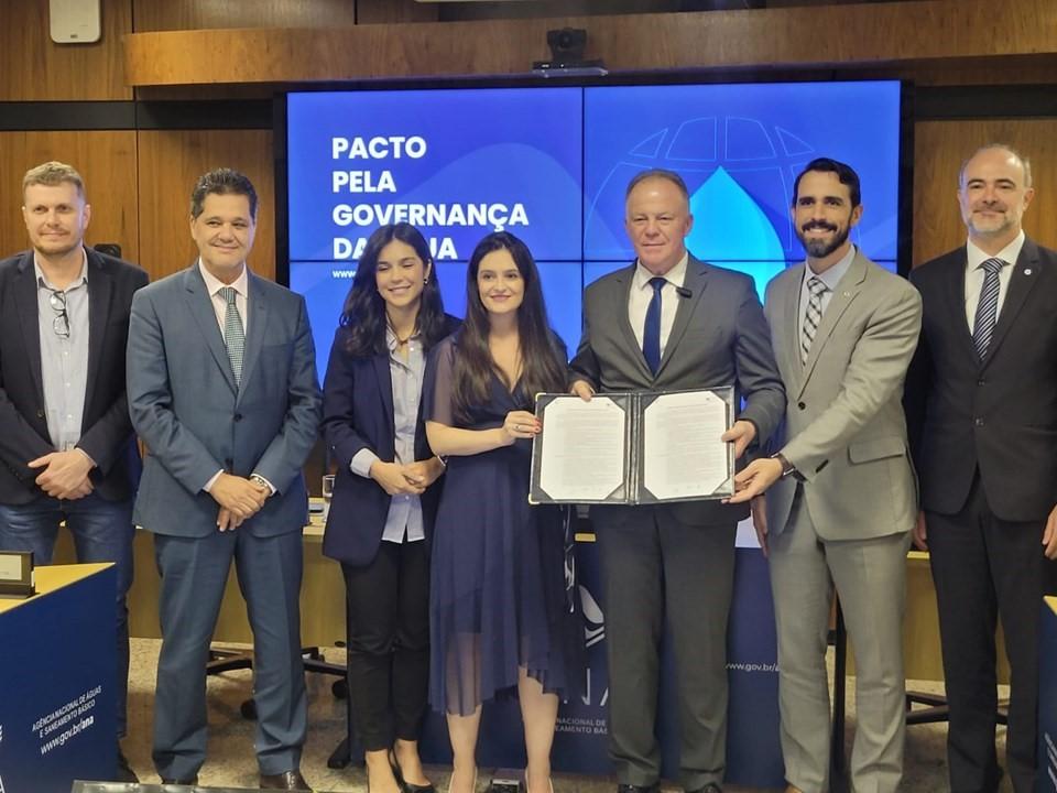 Governador Renato Casagrande assina pacto pela governança da água no ES