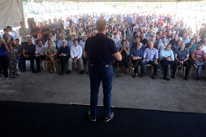 Casagrande entrega máquinas e equipamentos agrícolas para 41 municípios do ES