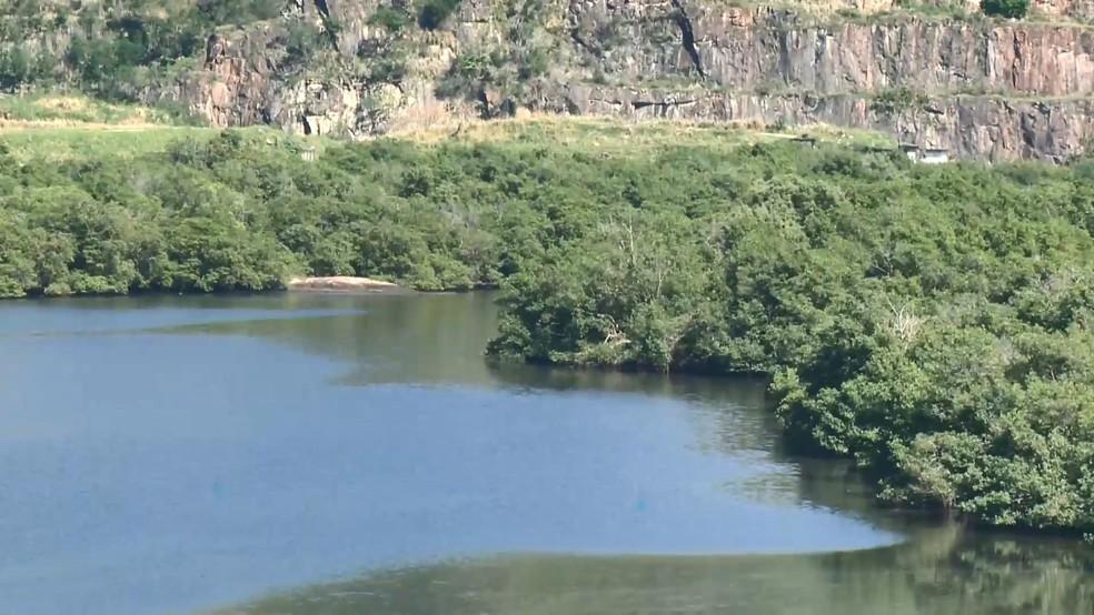 Pescador tem barco roubado por homens em motos aquáticas no ES