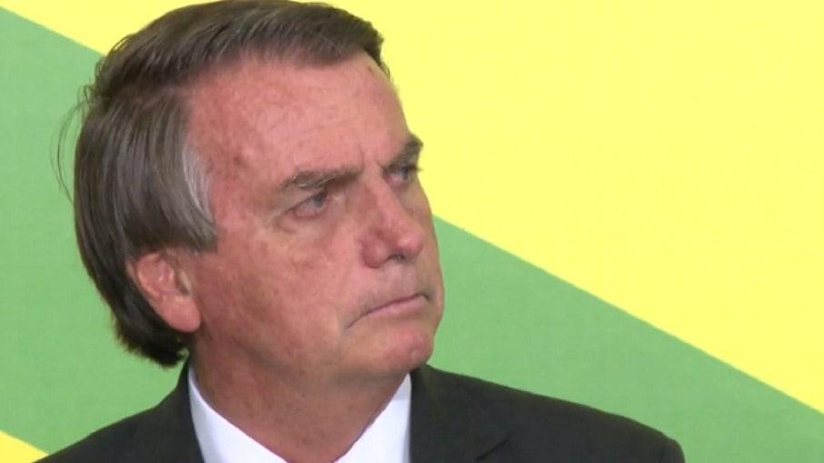 Bolsonaro diz que passará por três cirurgias: septo, refluxo e abdômen