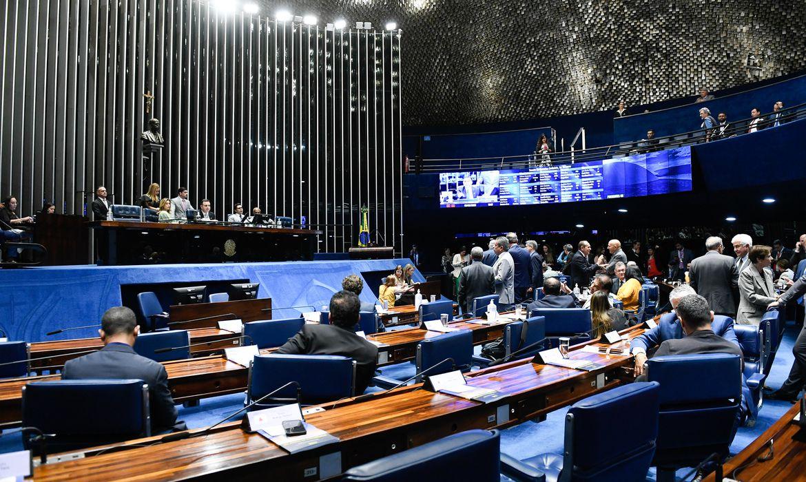 Senado aprova MP que aumenta salário mínimo e amplia isenção do IR; texto vai para sanção presidencial