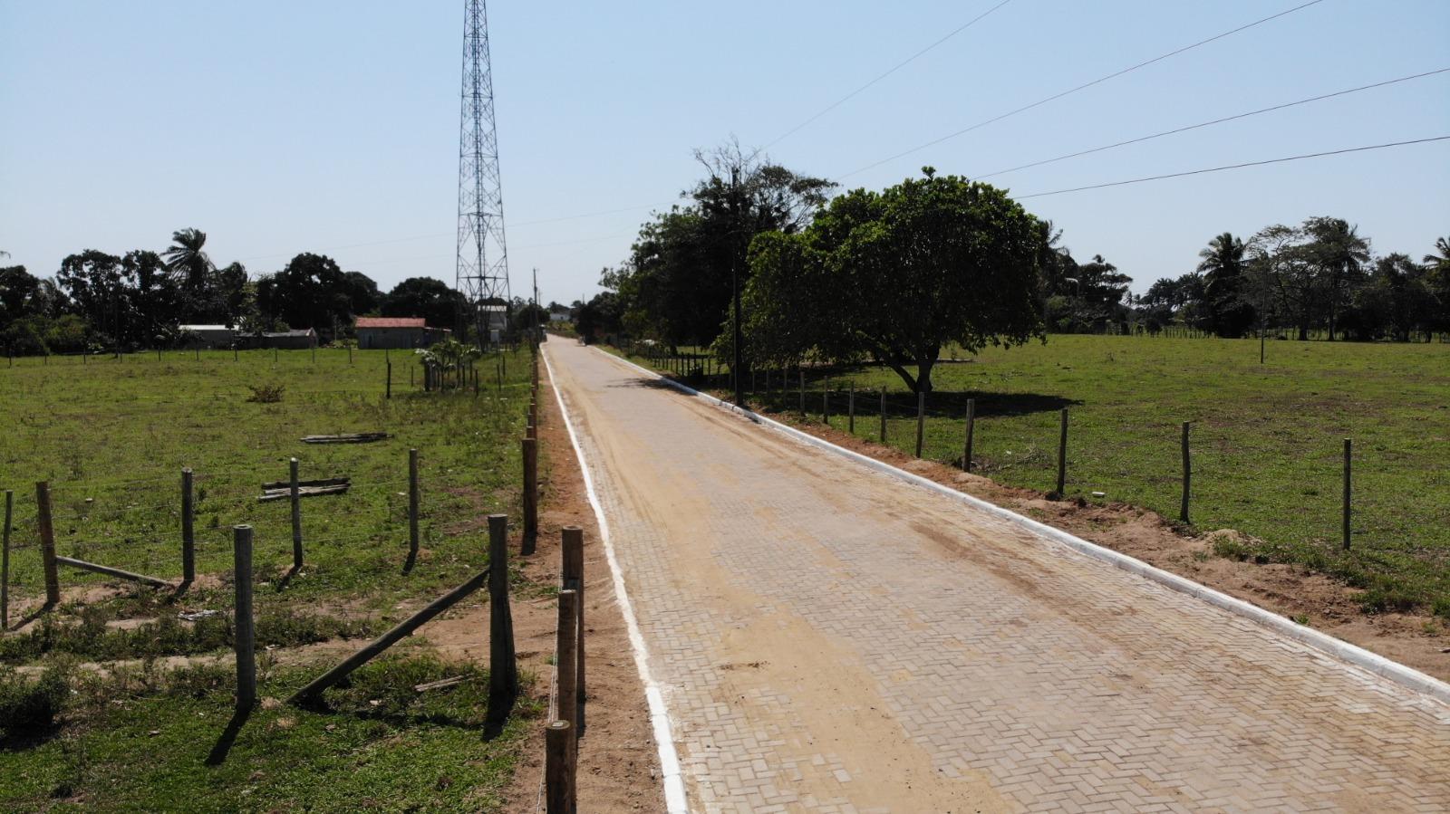 Mais de R$ 3,2 milhões em infraestrutura no campo: Daniel entrega calçamentos na região do Nativo, em São Mateus, ES