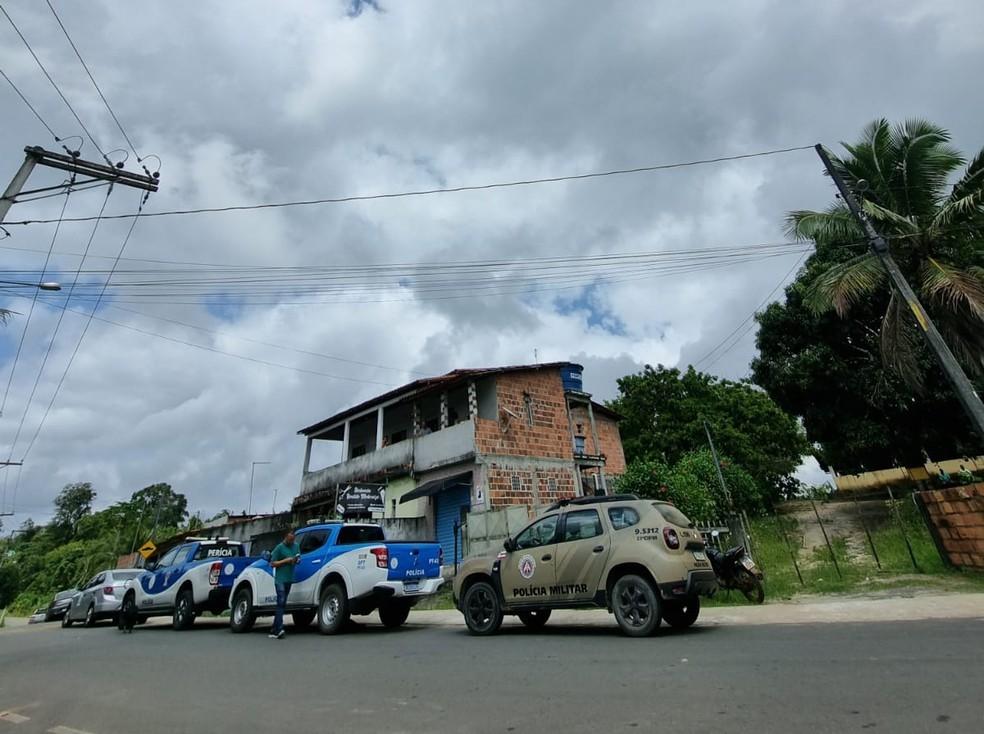 Seis adultos e três crianças são encontrados mortos em casas na Bahia; sete estavam carbonizados