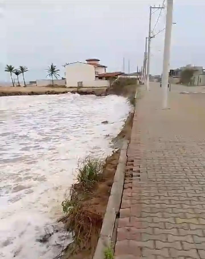 Praia da Guaxindiba em Conceição da Barra no ES pede socorro