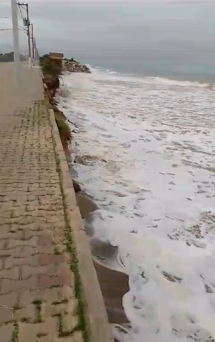 Praia da Guaxindiba em Conceição da Barra no ES pede socorro