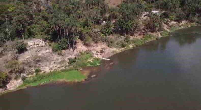 Corpo é encontrado dentro de rio com corda no pescoço e pés amarrados