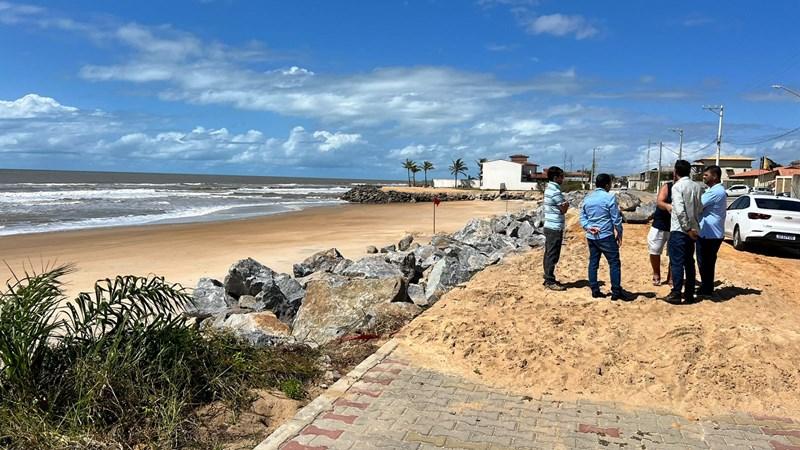 Casagrande atende reivindicação e autoriza estudos e contratação de obras para conter erosão nas praias de Conceição da Barra, ES