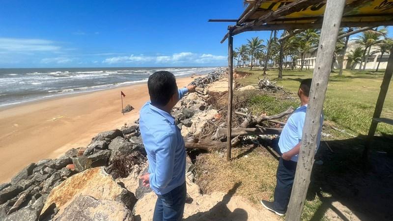 Casagrande atende reivindicação e autoriza estudos e contratação de obras para conter erosão nas praias de Conceição da Barra, ES