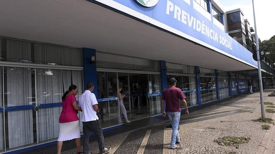 Fila do INSS cai em agosto e governo envia projeto à Câmara para zerar