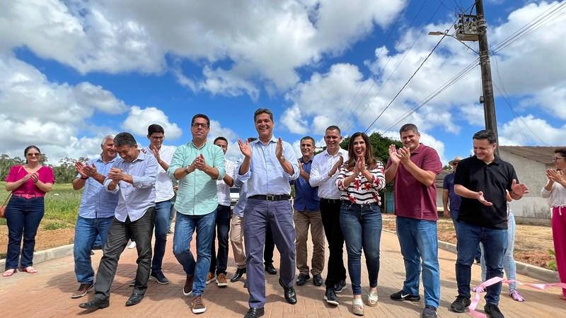 Governador do ES em exercício, Ricardo Ferraço, inaugura pavimentação de ruas e anuncia novas obras em Jaguaré