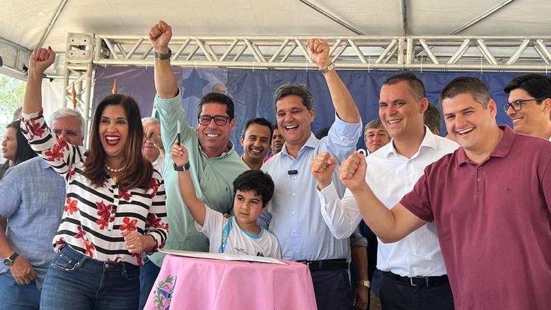 Governador do ES em exercício, Ricardo Ferraço, inaugura pavimentação de ruas e anuncia novas obras em Jaguaré