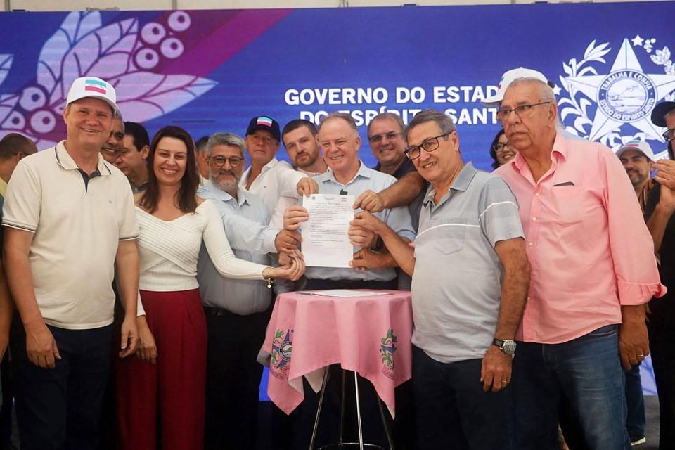 Casagrande entrega obras e anuncia novos investimentos em Santa Leopoldina, no ES