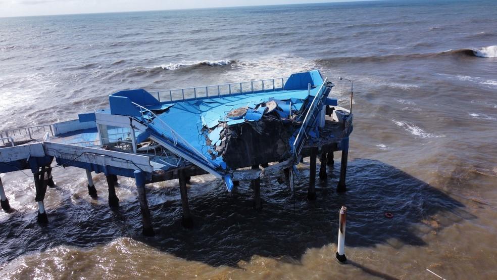 Ponto turístico do litoral do RS, plataforma marítima de Atlântida desaba