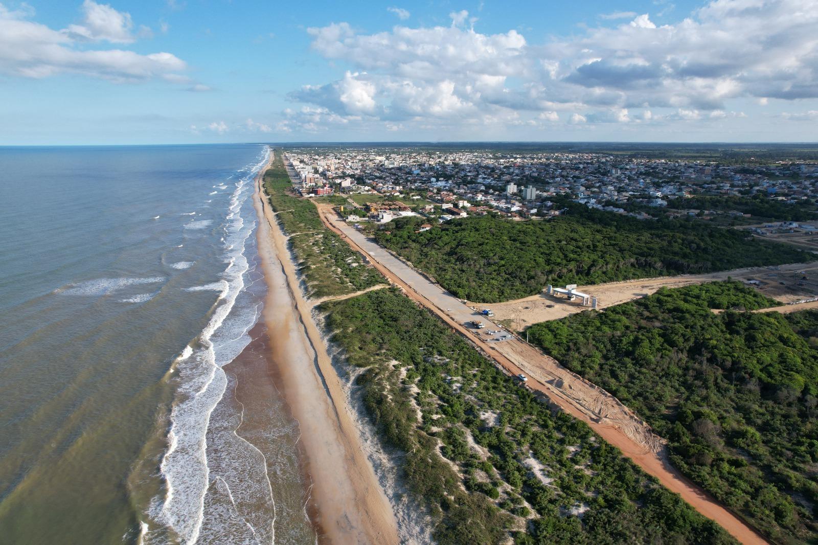 Revitalização da orla de Guriri em São Mateus no ES, continua avançando mais um quilômetro de calçadão para a Avenida Oceano Atlântico em Guriri