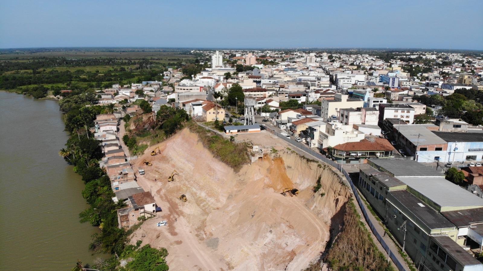 Contenção de encosta na Ladeira do Besouro: Condições climáticas favorecem o bom andamento dos trabalhos em São Mateus, ES