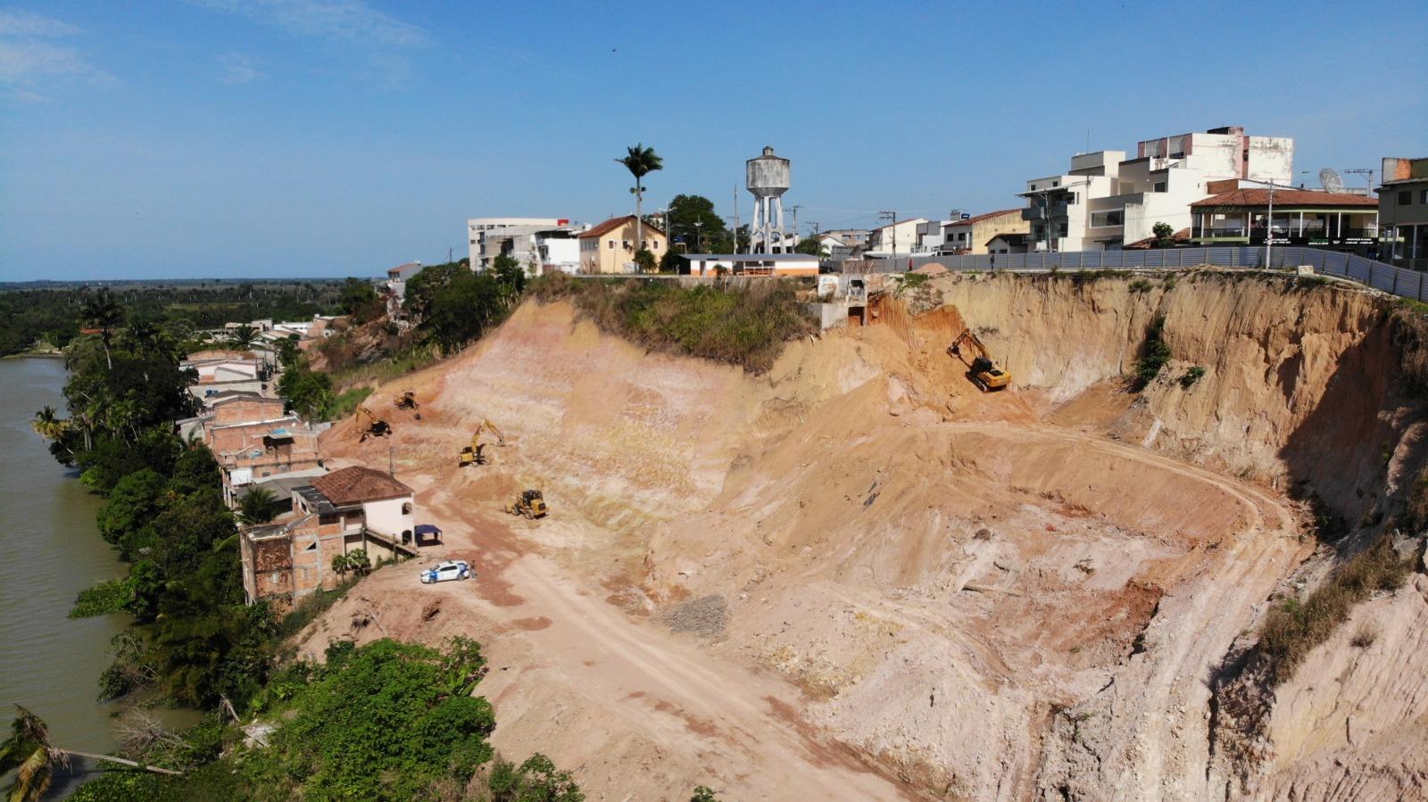 Contenção de encosta na Ladeira do Besouro: Condições climáticas favorecem o bom andamento dos trabalhos em São Mateus, ES