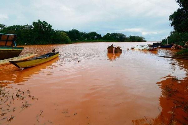 Lama no Rio Doce: Justiça suspende inclusão de áreas do litoral do ES