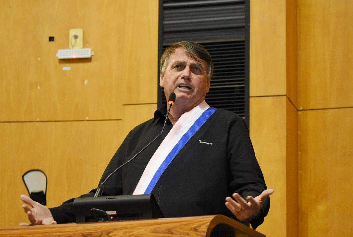 Bolsonaro sobre presos por atos golpistas: “Dói no meu coração”