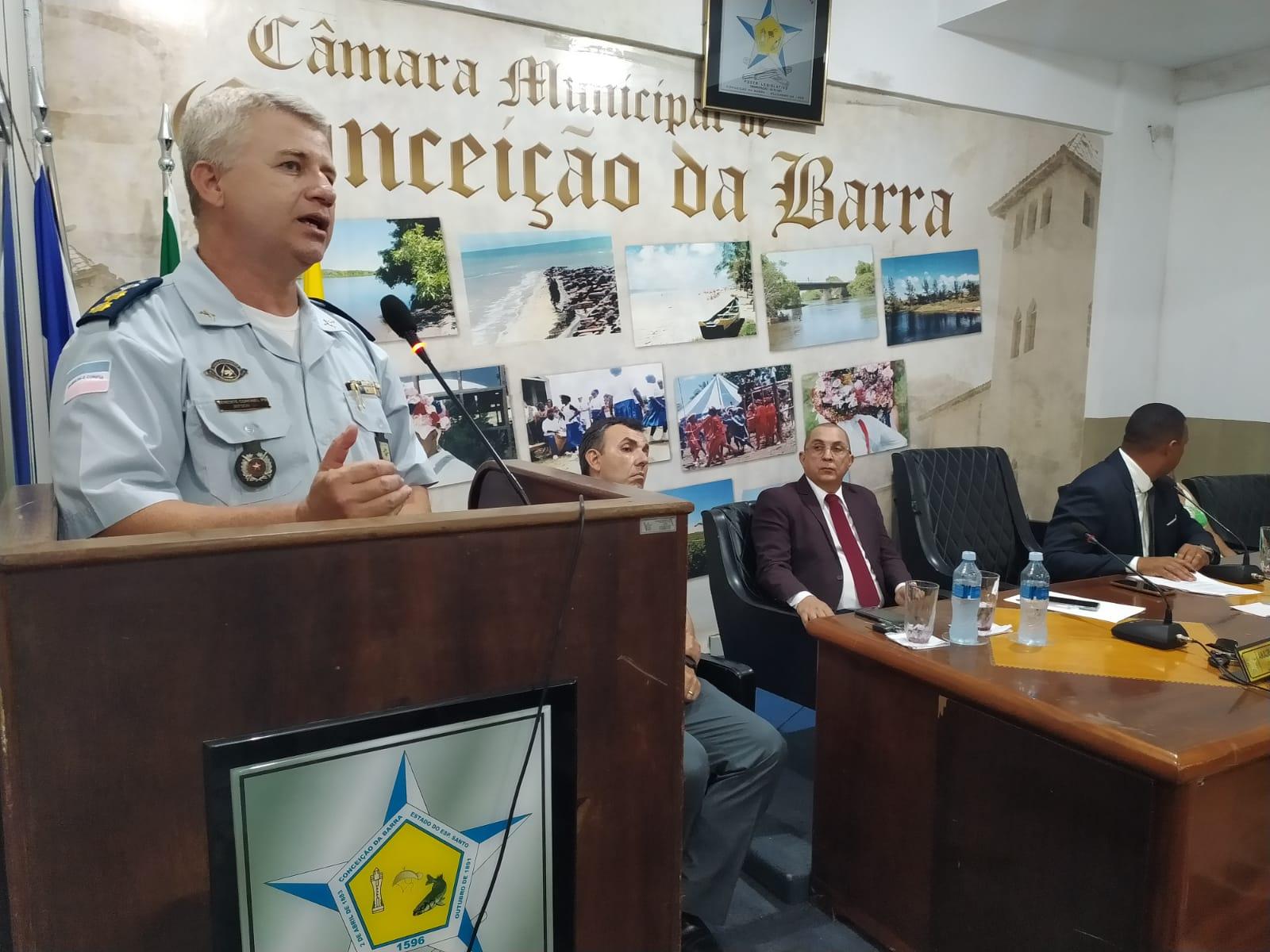 Câmara faz entrega de honrarias a membros da Polícia Militar de Conceição da Barra, ES