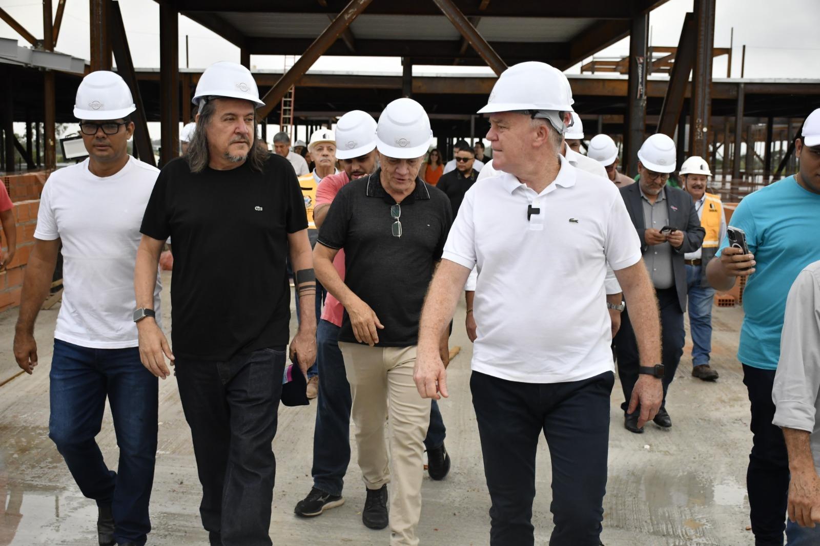 Casagrande e Daniel têm agenda de entregas de obras, visitas e assinatura de ordem de serviço no dia em que São Mateus virou capital do ES