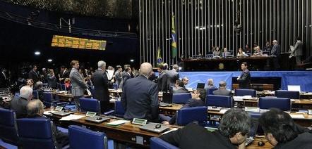 Senado aprova em 1º turno PEC que limita poderes dos ministros do STF