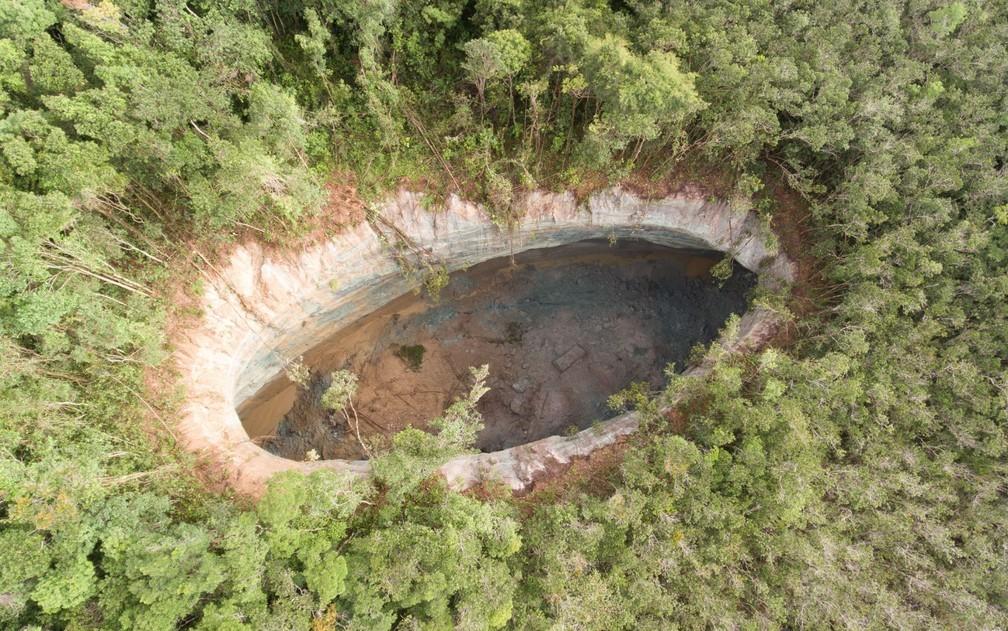 Extração de sal-gema pode ter causado cratera gigante em Vera Cruz, na Bahia