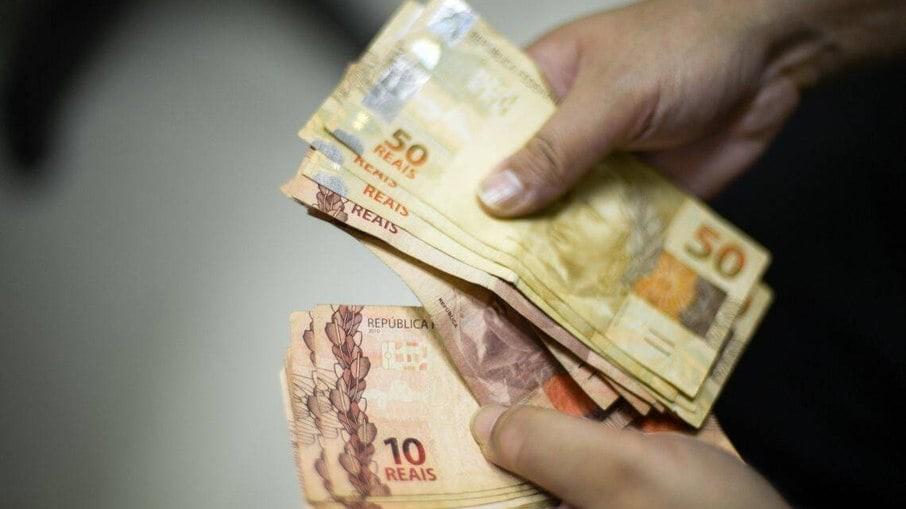 Salário mínimo de 2024 será de ao menos R$ 1.412, segundo resultado do INPC