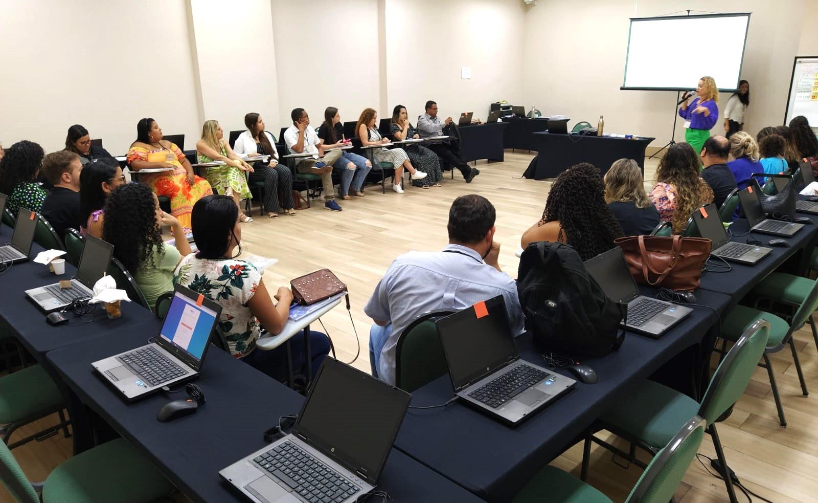 Equipe da Assistência Social de Conceição da Barra participa de capacitação do Cadastro único, em Vitória, ES