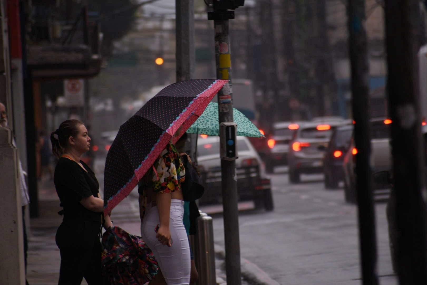 Alerta de chuva forte em 26 cidades do ES até quinta-feira; veja lista