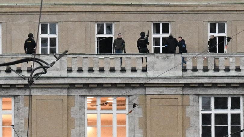 Ataque a tiros em Praga deixa 14 mortos e 25 feridos; assassino foi 'eliminado', diz polícia