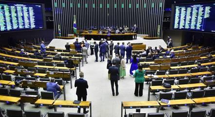 Congresso aprova Orçamento 2024 com salário mínimo de R$ 1.412 e fundo eleitoral de R$ 4,9 bilhões