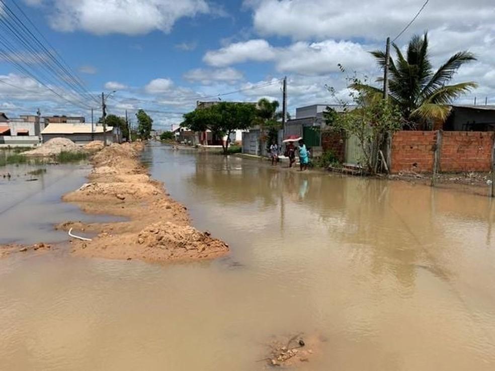 Famílias vítimas das chuvas vão receber R$ 3 mil de auxílio no ES; veja quem tem direito