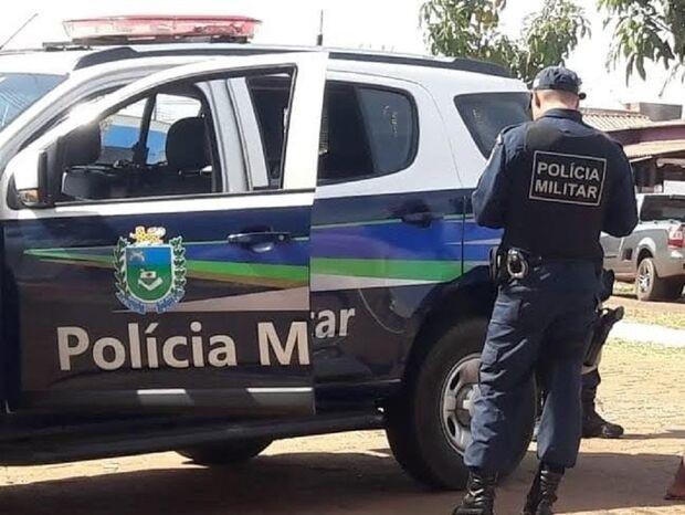 Homem chama a PM para tirar amante da esposa do quarto do casal