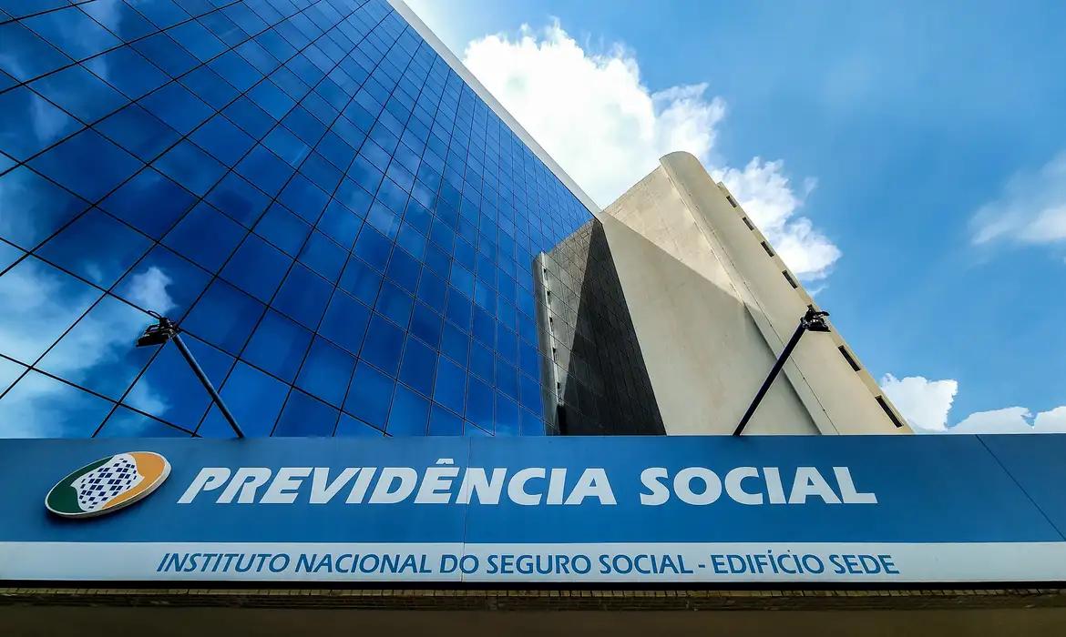 Aposentados e pensionistas já podem conferir extrato de benefícios do INSS com correção