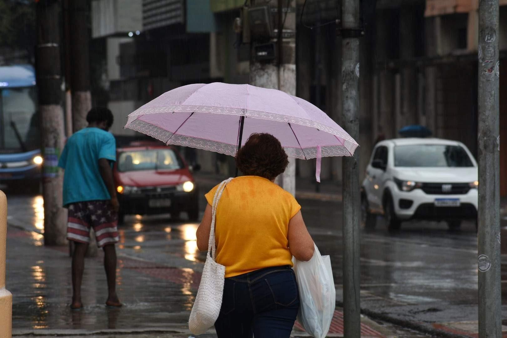 ES recebe dois novos alertas de chuva forte e ventos de até 100 km/h