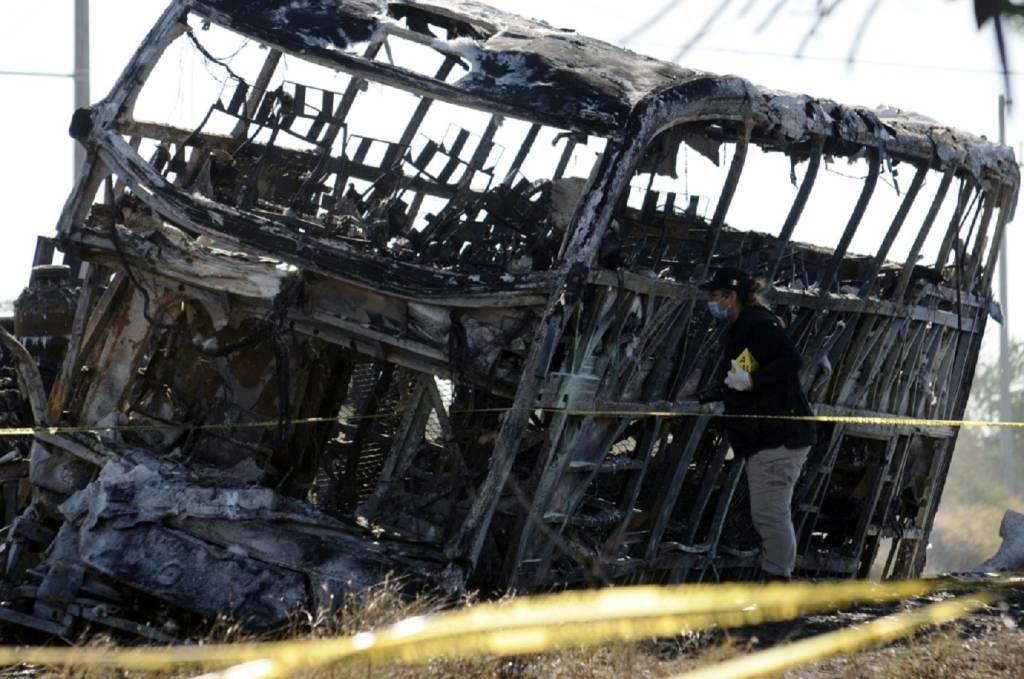 Grave acidente entre um ônibus de dois andares e um trailer deixa 19 mortos e 22 feridos